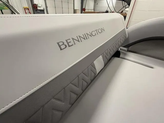 Slide: The Image of Bennington 22ML SPS Tri-Toon Pontoon 2025 - 34