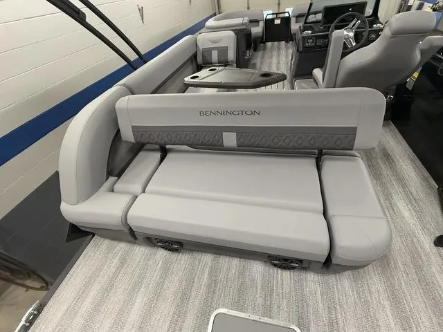 Slide: The Image of Bennington 22ML SPS Tri-Toon Pontoon 2025 - 37