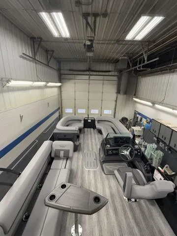 Slide: The Image of Bennington 22ML SPS Tri-Toon Pontoon 2025 - 39