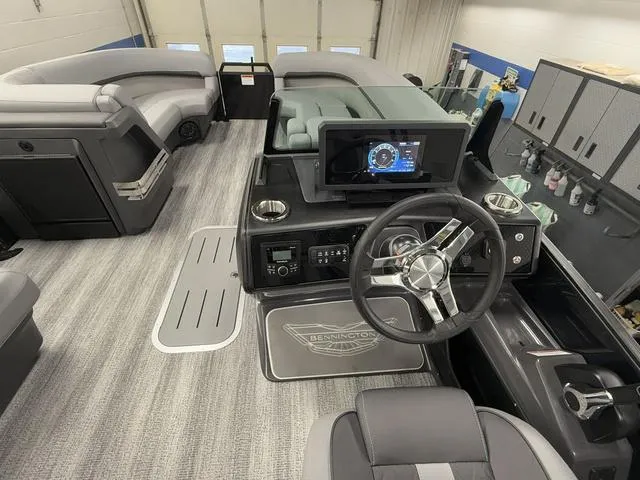 Slide: The Image of Bennington 22ML SPS Tri-Toon Pontoon 2025 - 41