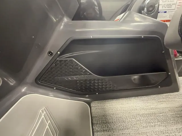 Slide: The Image of Bennington 22ML SPS Tri-Toon Pontoon 2025 - 43