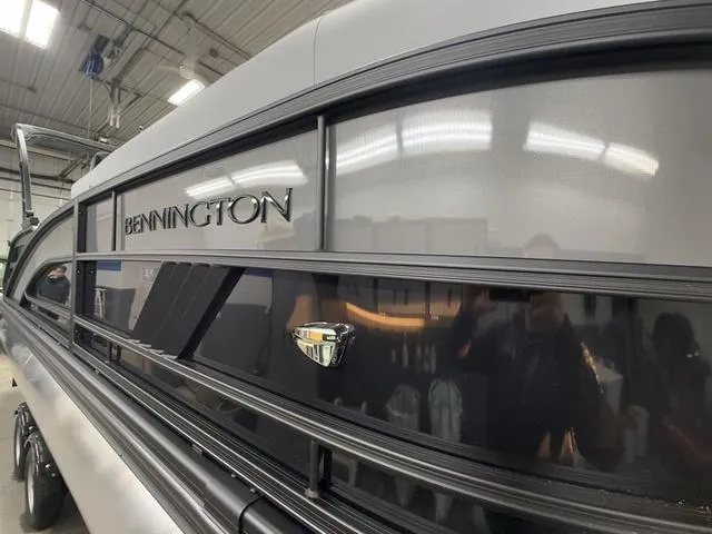 Slide: The Image of Bennington 22ML SPS Tri-Toon Pontoon 2025 - 5