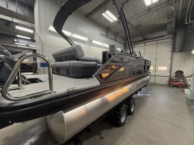 Slide: The Image of Bennington 22ML SPS Tri-Toon Pontoon 2025 - 7