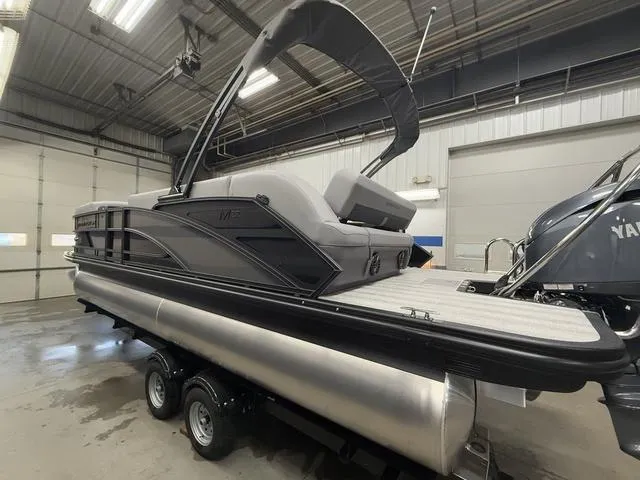 Slide: The Image of Bennington 22ML SPS Tri-Toon Pontoon 2025 - 8