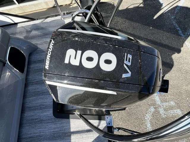 Slide: The Image of Bennington 23RSB Tri-Toon Pontoon 2025 - 13