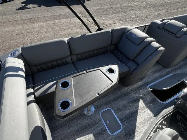 Slide: The Image of Bennington 23RSB Tri-Toon Pontoon 2025 - 15