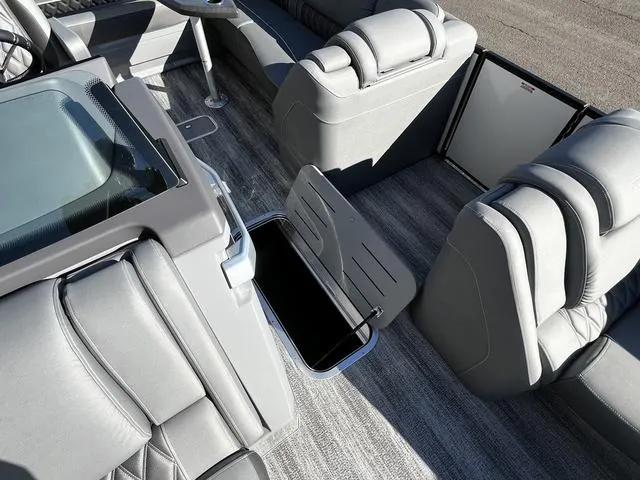 Slide: The Image of Bennington 23RSB Tri-Toon Pontoon 2025 - 16