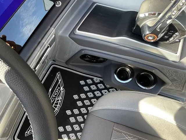 Slide: The Image of Bennington 23RSB Tri-Toon Pontoon 2025 - 17