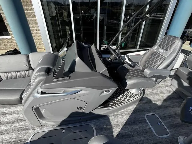 Slide: The Image of Bennington 23RSB Tri-Toon Pontoon 2025 - 20