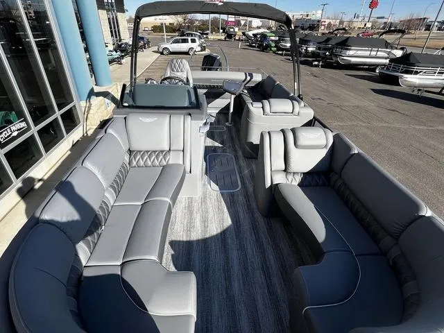 Slide: The Image of Bennington 23RSB Tri-Toon Pontoon 2025 - 23