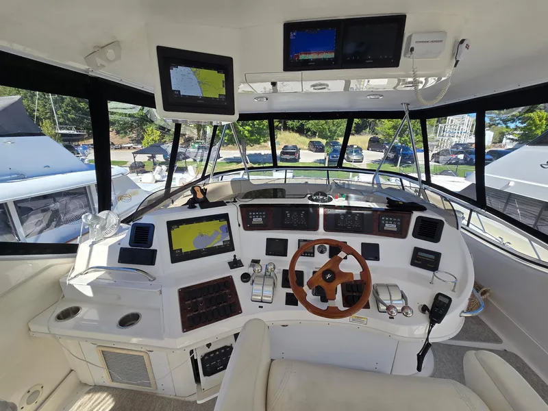 Slide: The Image of 560 Sea Ray  - 9