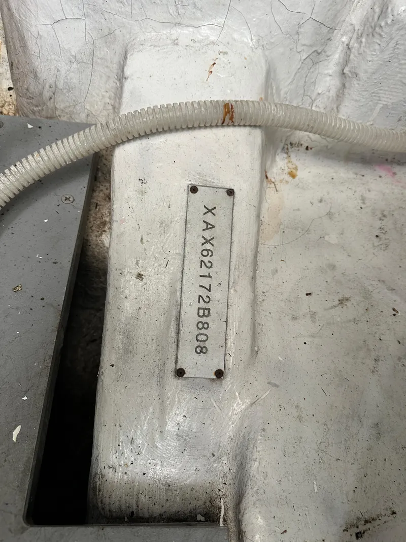 Slide: The Image of VIN plate on 2008 Azimut 62 Evolution boat hull. - 43