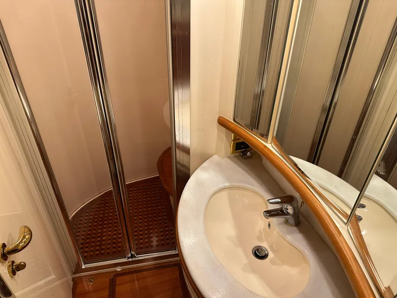 Slide: The Image of Azimut 62E 2008 - 55