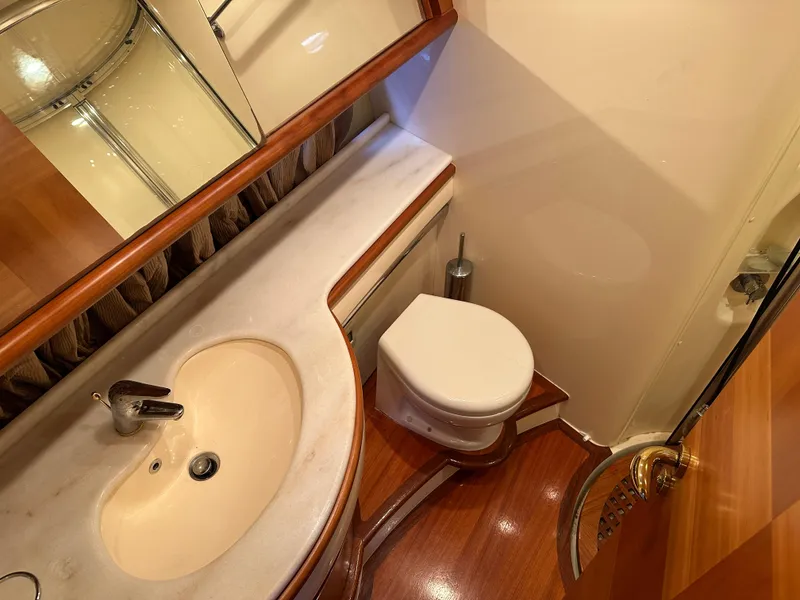 Slide: The Image of Azimut 62E 2008 - 64