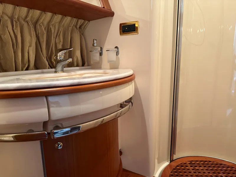 Slide: The Image of Azimut 62E 2008 - 70