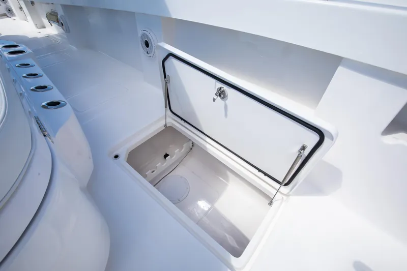 Slide: The Image of Invincible 35 Emanon - Exterior Cockpit - 11