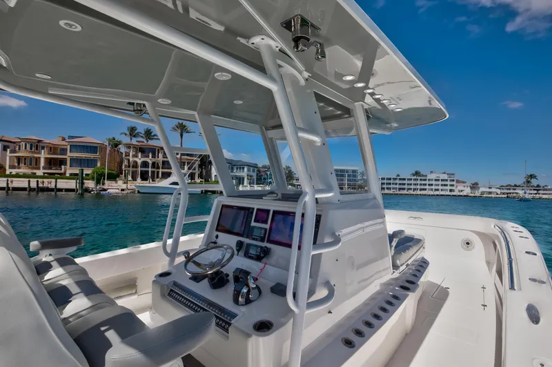 Slide: The Image of Invincible 35 Emanon - Exterior Helm - 15