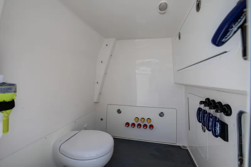 Slide: The Image of Invincible 35 Emanon - Head - 19