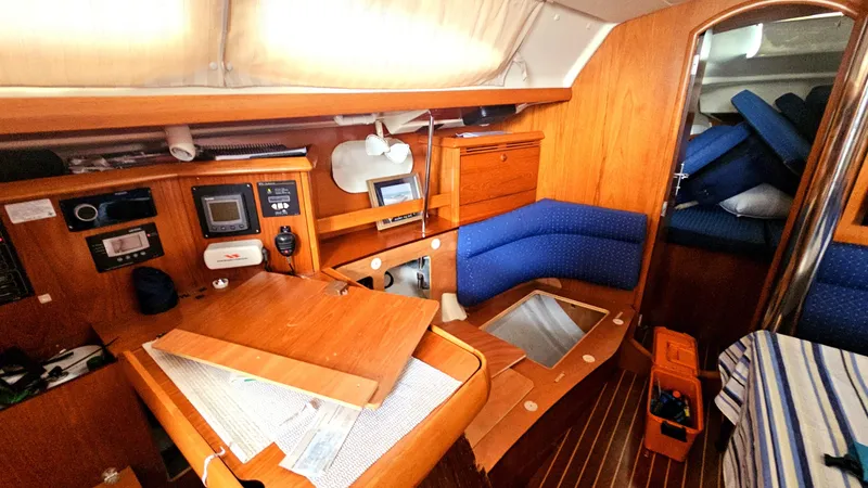 Slide: The Image of Jeanneau 37 Sun Odessey 2004 - 18