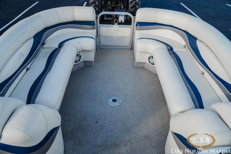 Slide: The Image of 2006 Bennington 2275 RL pontoon boat interior with spacious seating and modern design. - 12