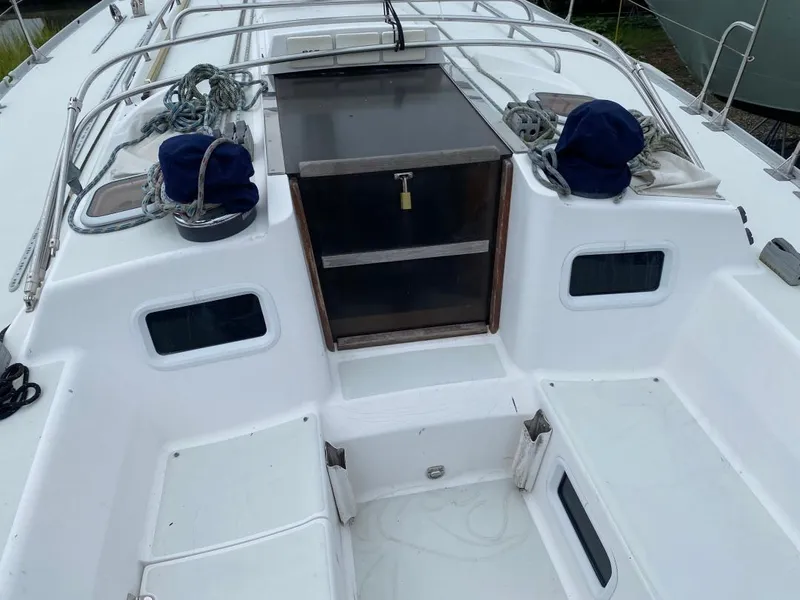 Slide: The Image of Cockpit of 2000 J Boats J/46 sailboat with white seating and wooden hatch. - 10