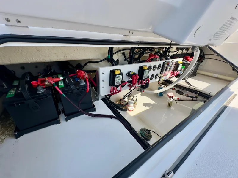 Slide: The Image of Electrical system of 2023 Everglades 273 Center Console boat, featuring batteries and wiring. - 18