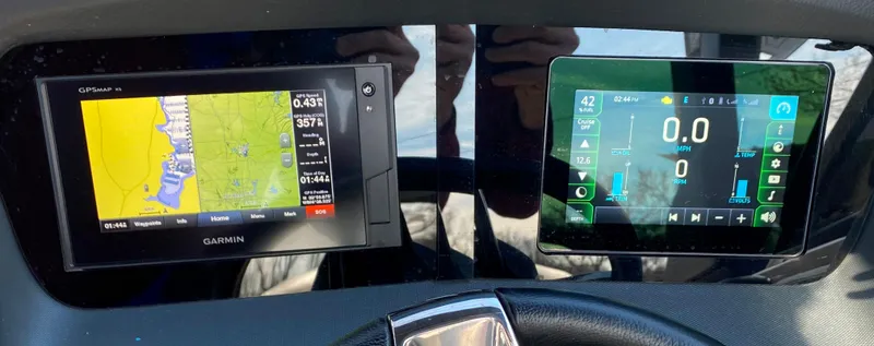 Slide: The Image of Dashboard of 2020 Chaparral 25 SURF with Garmin navigation and digital display. - 13