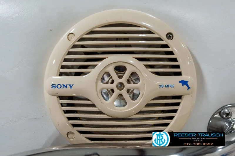 Slide: The Image of Speaker on 2001 Eliminator 26 Daytona boat, featuring Sony XS-MP62 model. - 30