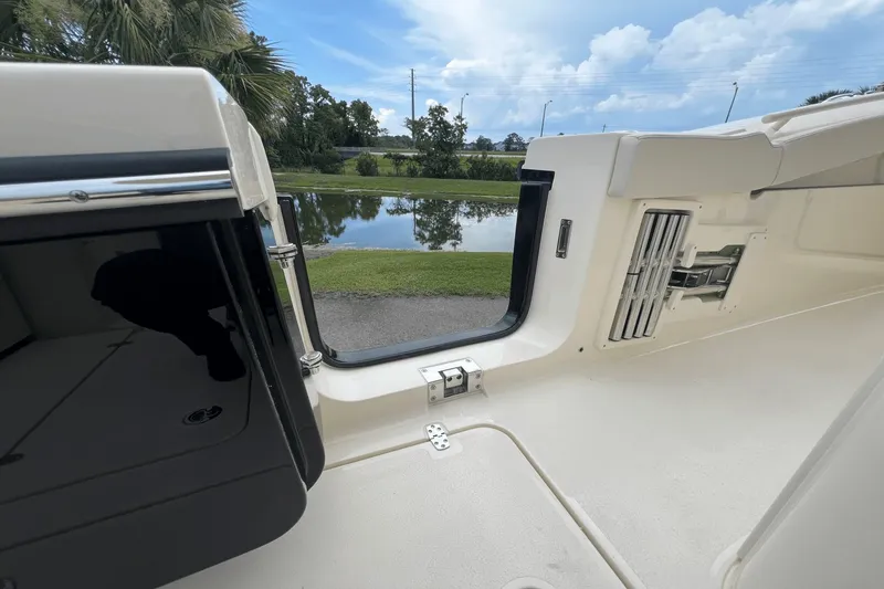 Slide: The Image of Scout 330 LXF 2026 - 10