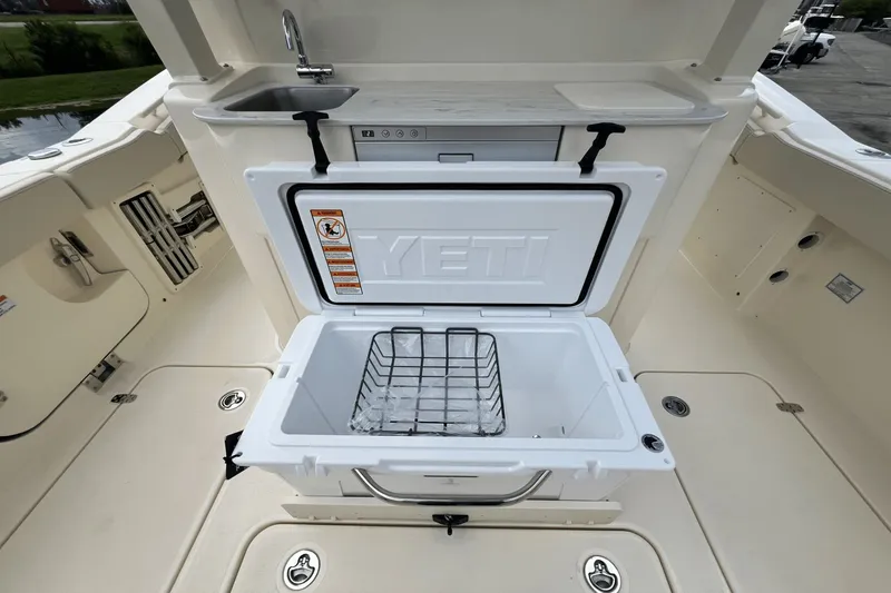 Slide: The Image of Scout 330 LXF 2026 - 13