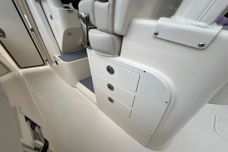 Slide: The Image of Scout 330 LXF 2026 - 14