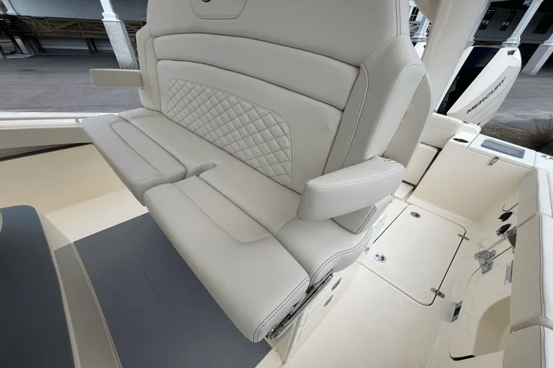 Slide: The Image of Scout 330 LXF 2026 - 18