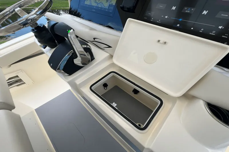 Slide: The Image of Scout 330 LXF 2026 - 22