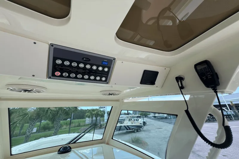 Slide: The Image of Scout 330 LXF 2026 - 23