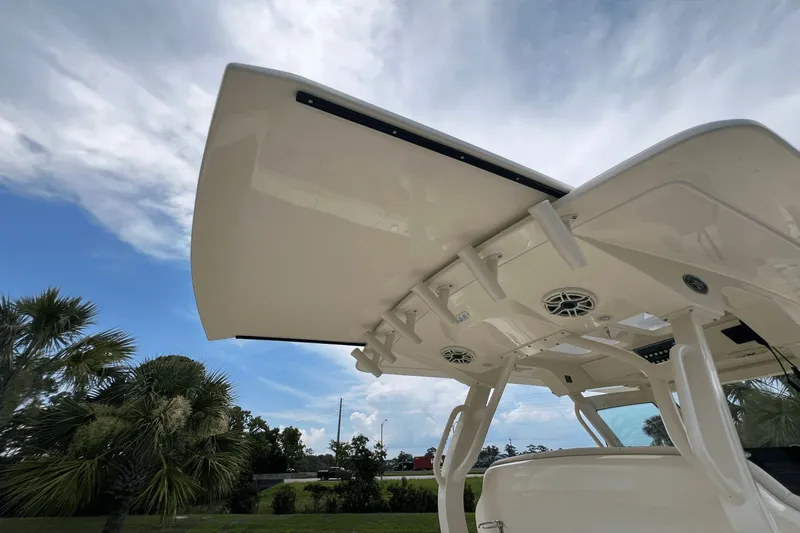 Slide: The Image of Scout 330 LXF 2026 - 25