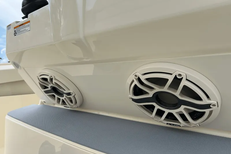 Slide: The Image of Scout 330 LXF 2026 - 26