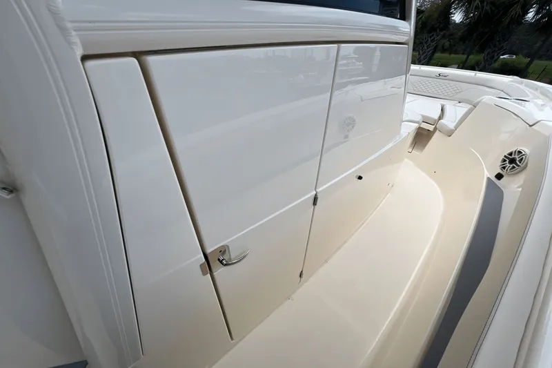 Slide: The Image of Scout 330 LXF 2026 - 27