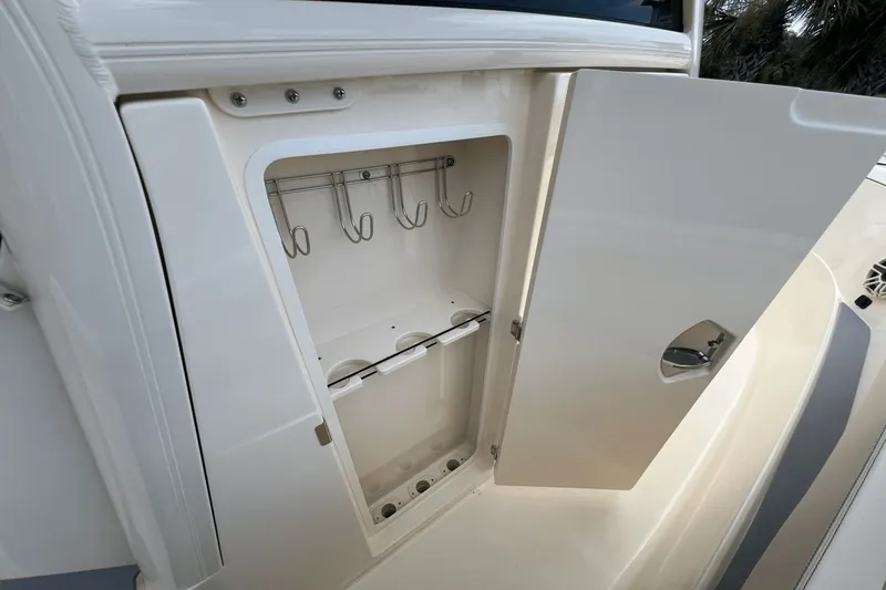 Slide: The Image of Scout 330 LXF 2026 - 28