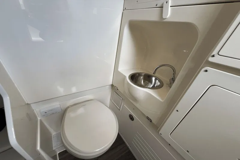 Slide: The Image of Scout 330 LXF 2026 - 30