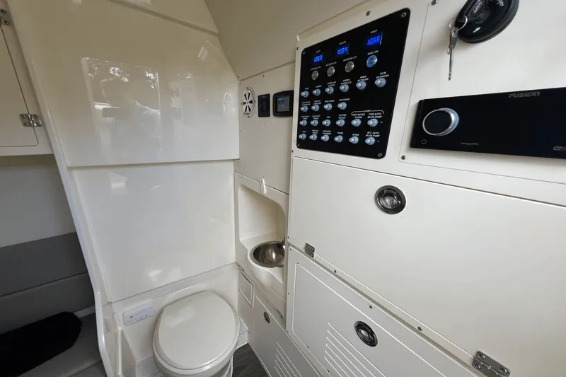 Slide: The Image of Scout 330 LXF 2026 - 32