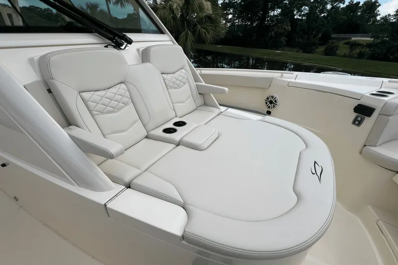 Slide: The Image of Scout 330 LXF 2026 - 36