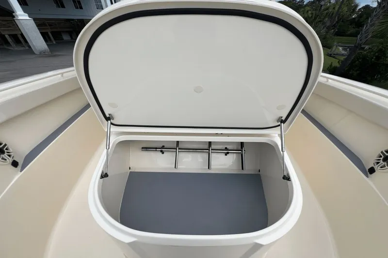 Slide: The Image of Scout 330 LXF 2026 - 37