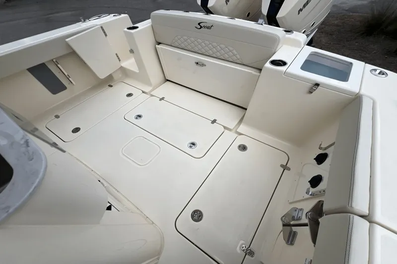 Slide: The Image of Scout 330 LXF 2026 - 4