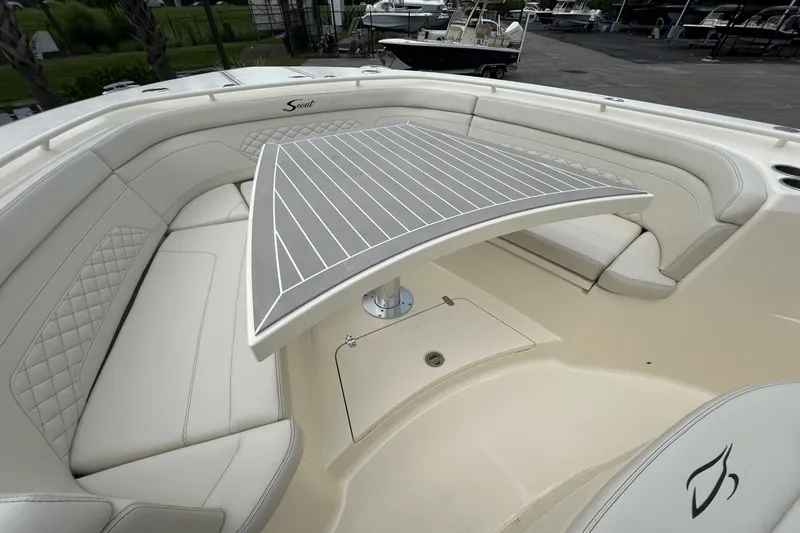 Slide: The Image of Scout 330 LXF 2026 - 42