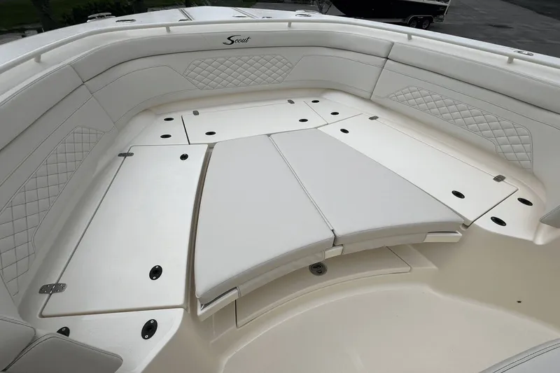 Slide: The Image of Scout 330 LXF 2026 - 43