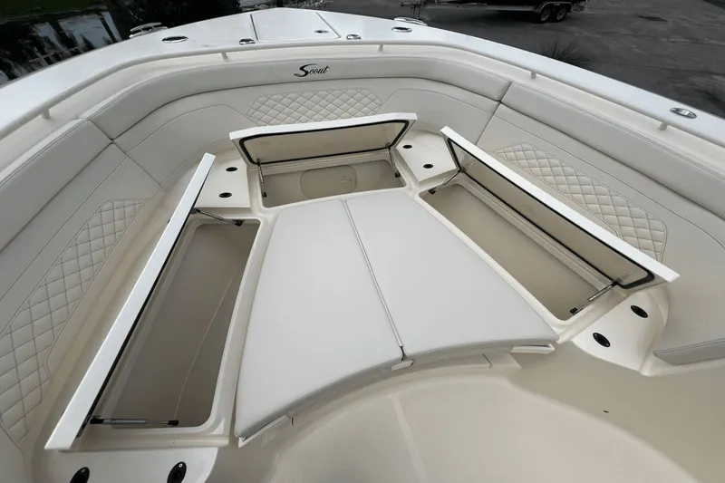 Slide: The Image of Scout 330 LXF 2026 - 44