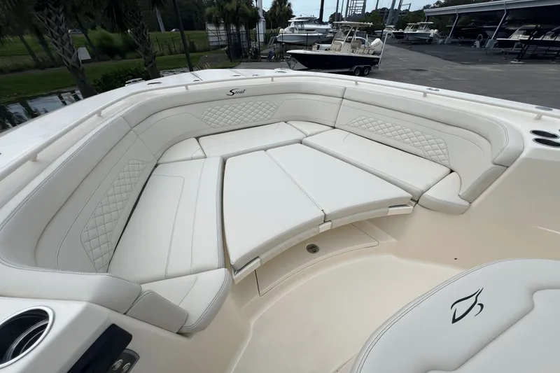 Slide: The Image of Scout 330 LXF 2026 - 45