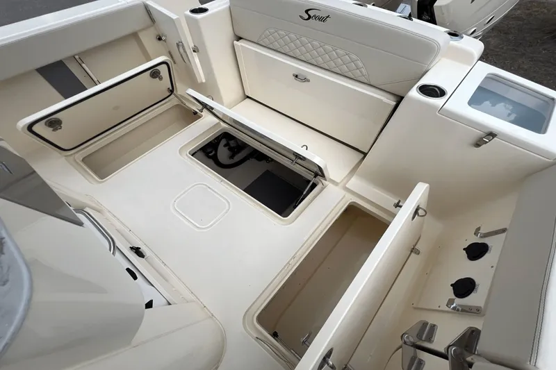 Slide: The Image of Scout 330 LXF 2026 - 5