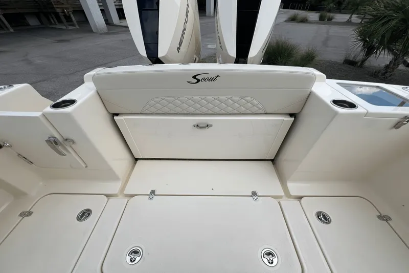 Slide: The Image of Scout 330 LXF 2026 - 6