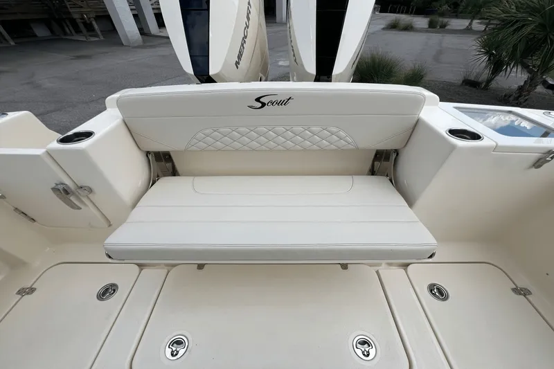 Slide: The Image of Scout 330 LXF 2026 - 7